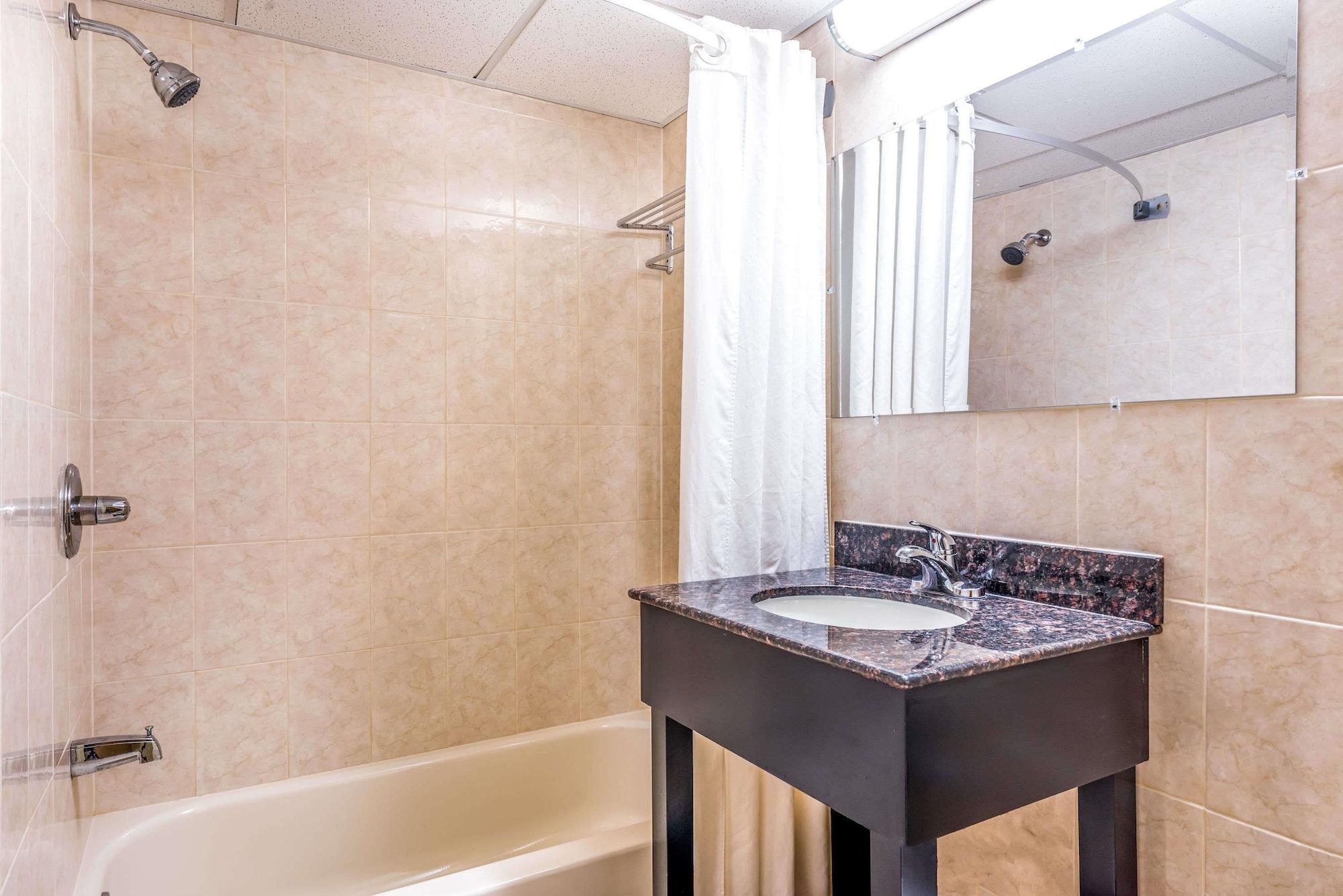 Super 8 By Wyndham Nj/nyc Area Hotel North Bergen